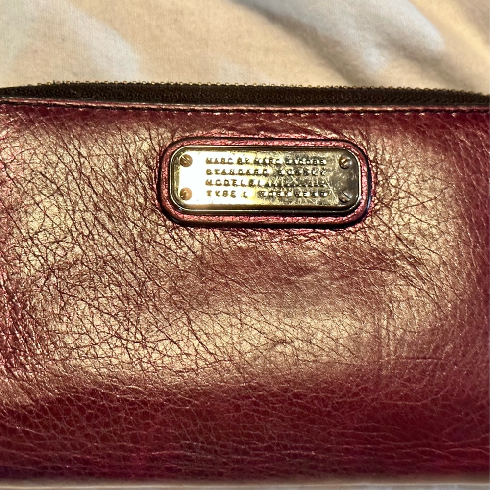 Marc Jacobs wallet. GUC. Metallic color more visible in person.